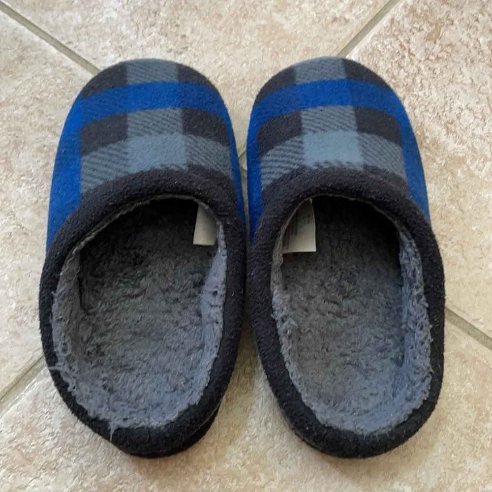 Cuddl Duds Boys Buffalo Check Fleece Slippers